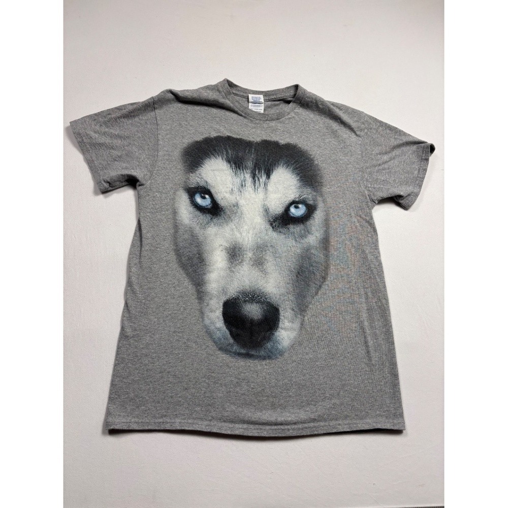 Delta Apparel Men's Gray Husky Dog Graphic T Shirt Blue Eyes Medium